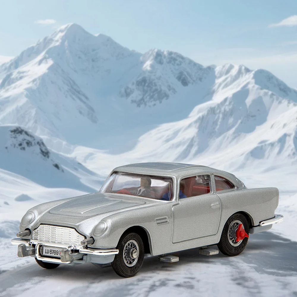 James Bond's Aston Martin DB5 Silver Grille Edition (270) - Image 2